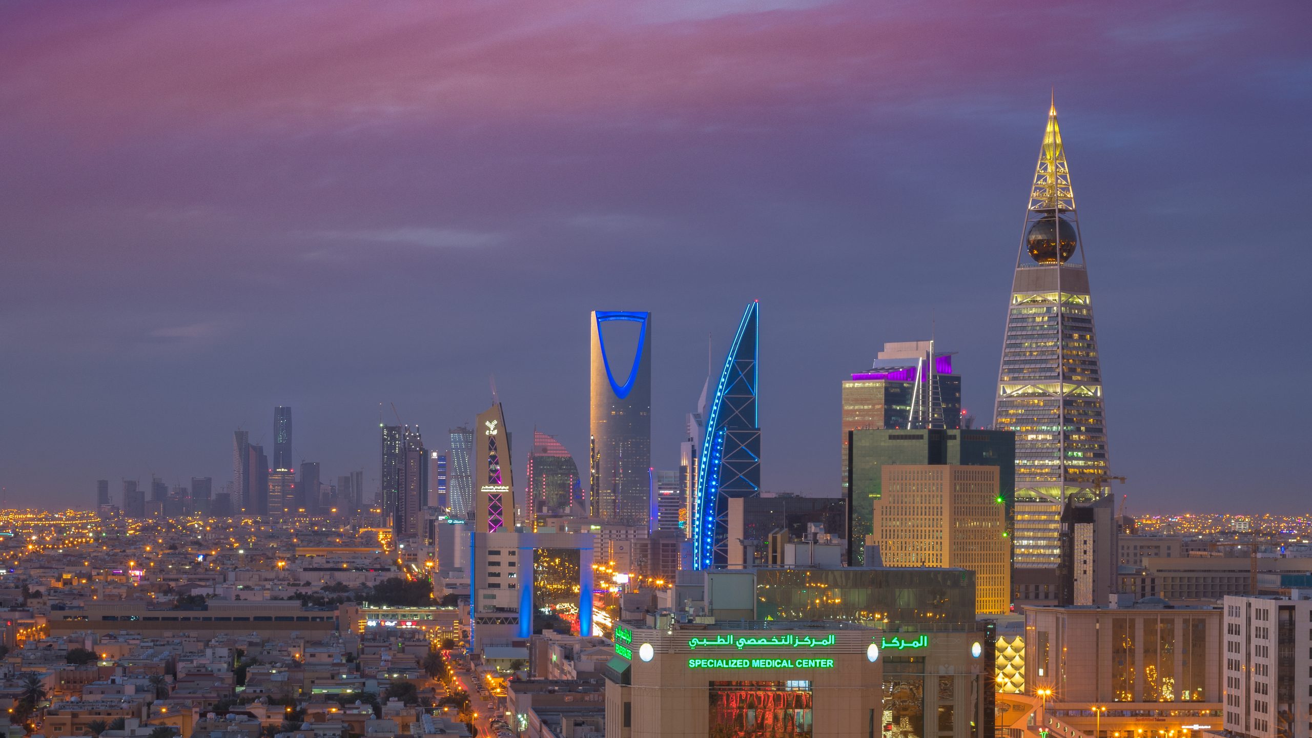 أبراج المملكة في الرياض: صورة مذهلة لبرج خليفة في سماء المدينة